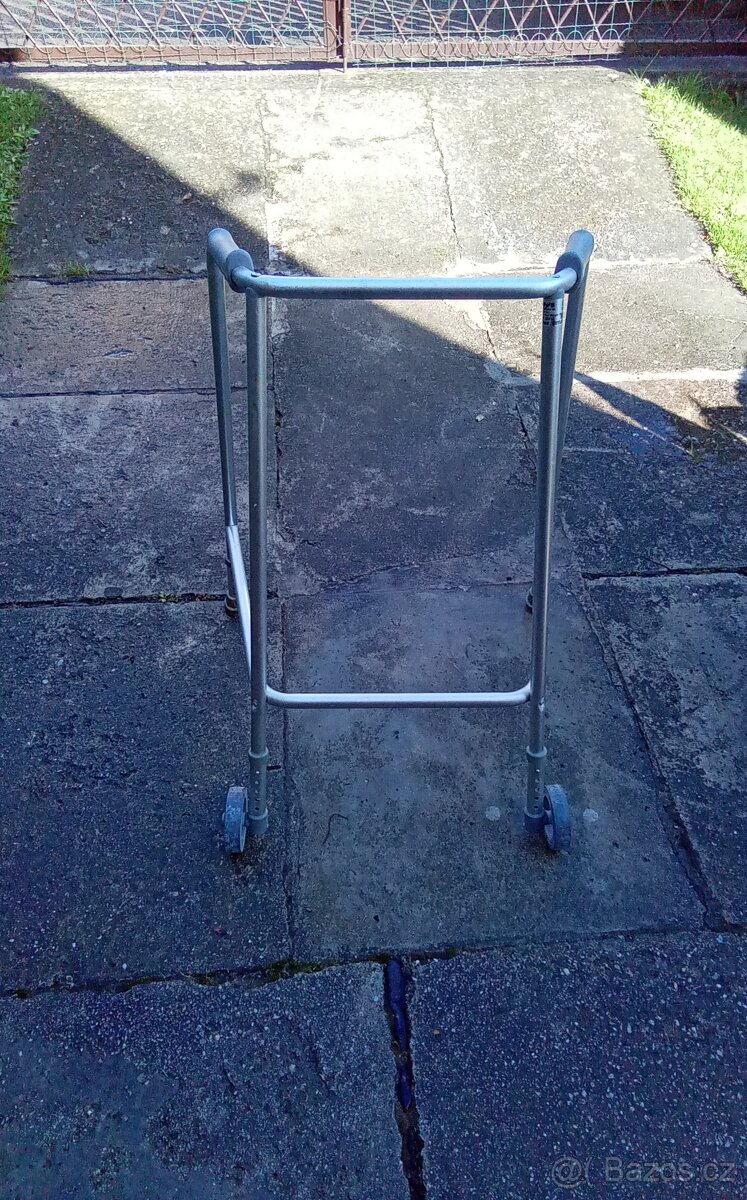 CHODÍTKO PRO SENIORY - 2