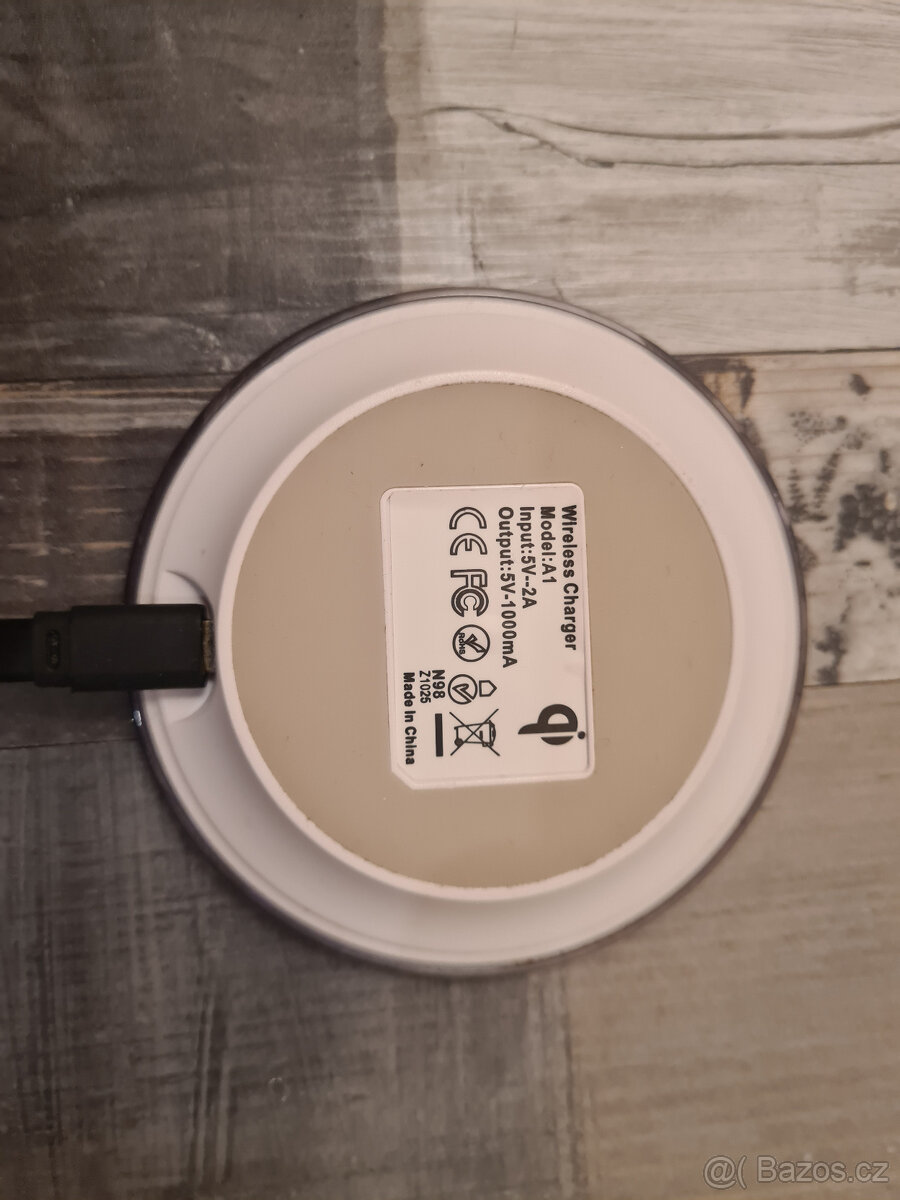 Bezdrátová nabíječka Captain America - 2