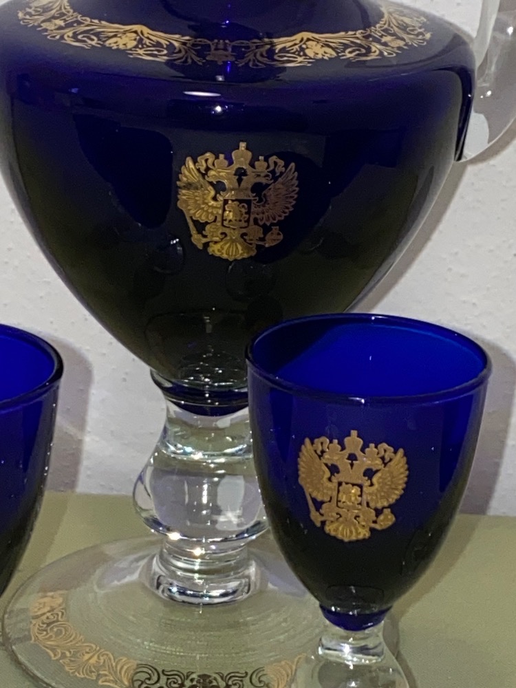 Karafa s čtyřmi panáky - 2