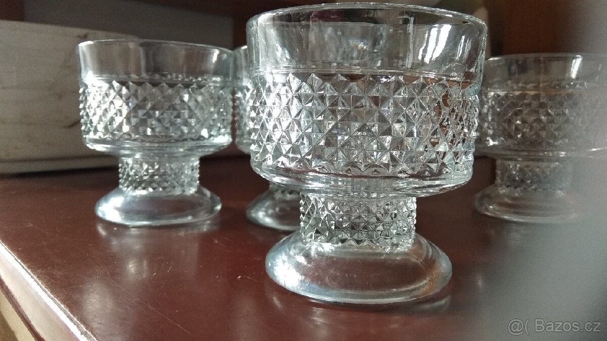 Skleněné misky, vázičky, hrnky, potravinové dózy - 2