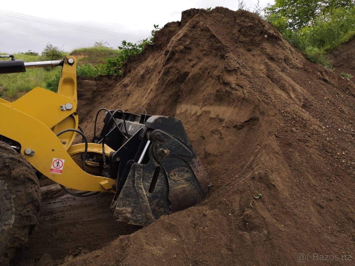 Zemina prosátá, tříděný a netříděný kompost. - 2