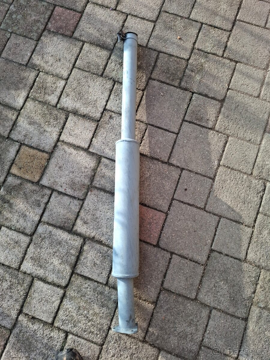 Prodám výfuk na traktor - 2