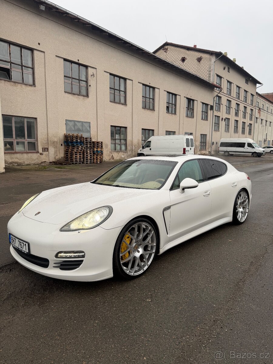 PORSCHE PANAMERA S - 2