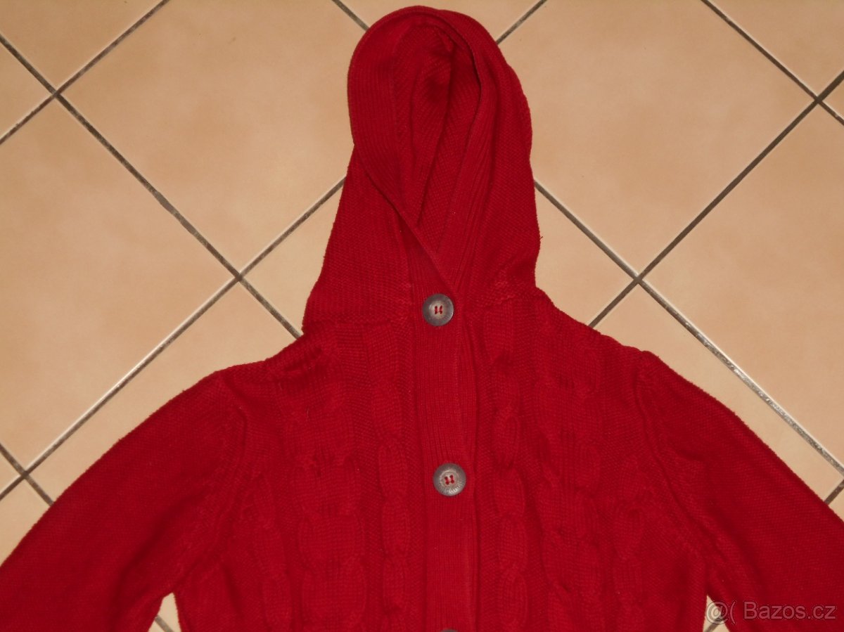 Svetřík pro holčičku na vel.110/116. - 2