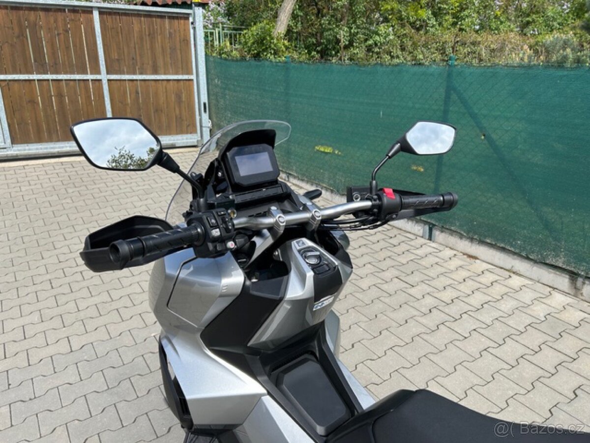 Skútr Honda ADV 350 A - 2