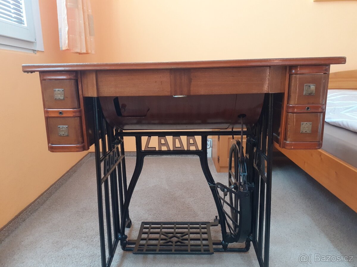 Šicí stroj LADA - 2