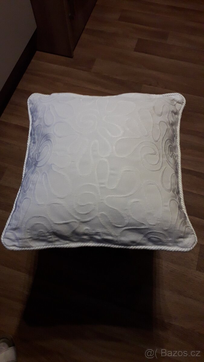 Polštářek 40 x 40 bílý - 2