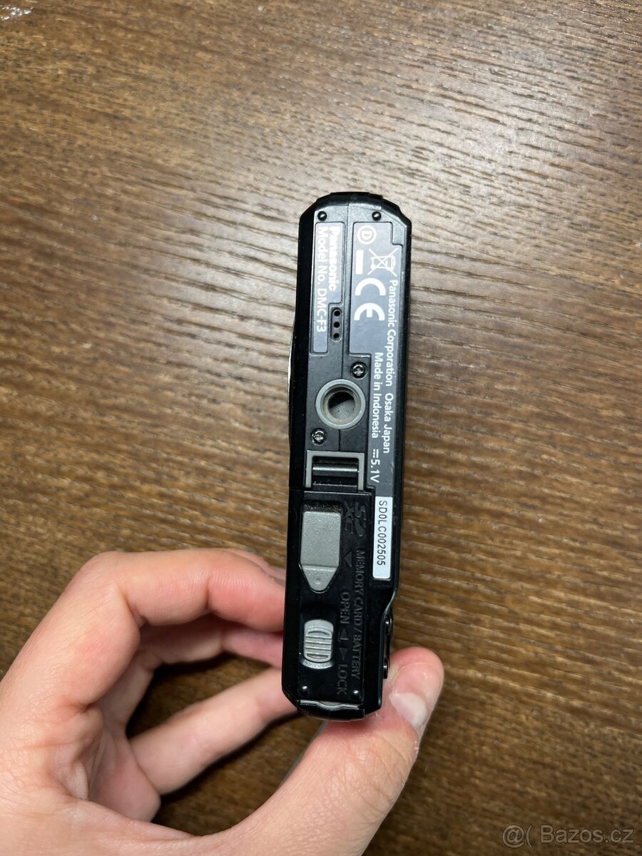 Panasonic Lumix DMC-F3 - 2