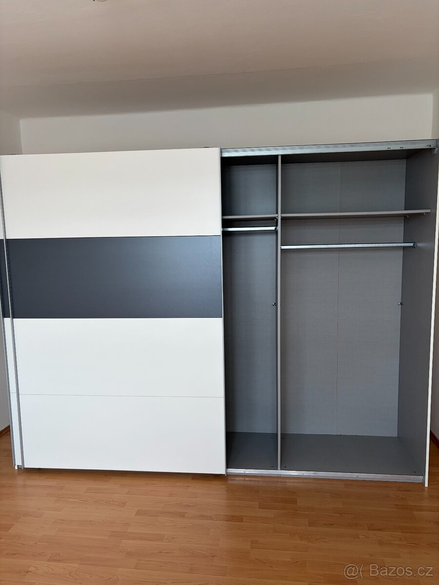 Šatní skříň - 2