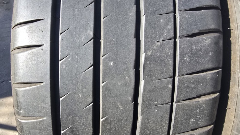 Letní pneu 255/35/19 Michelin - 2