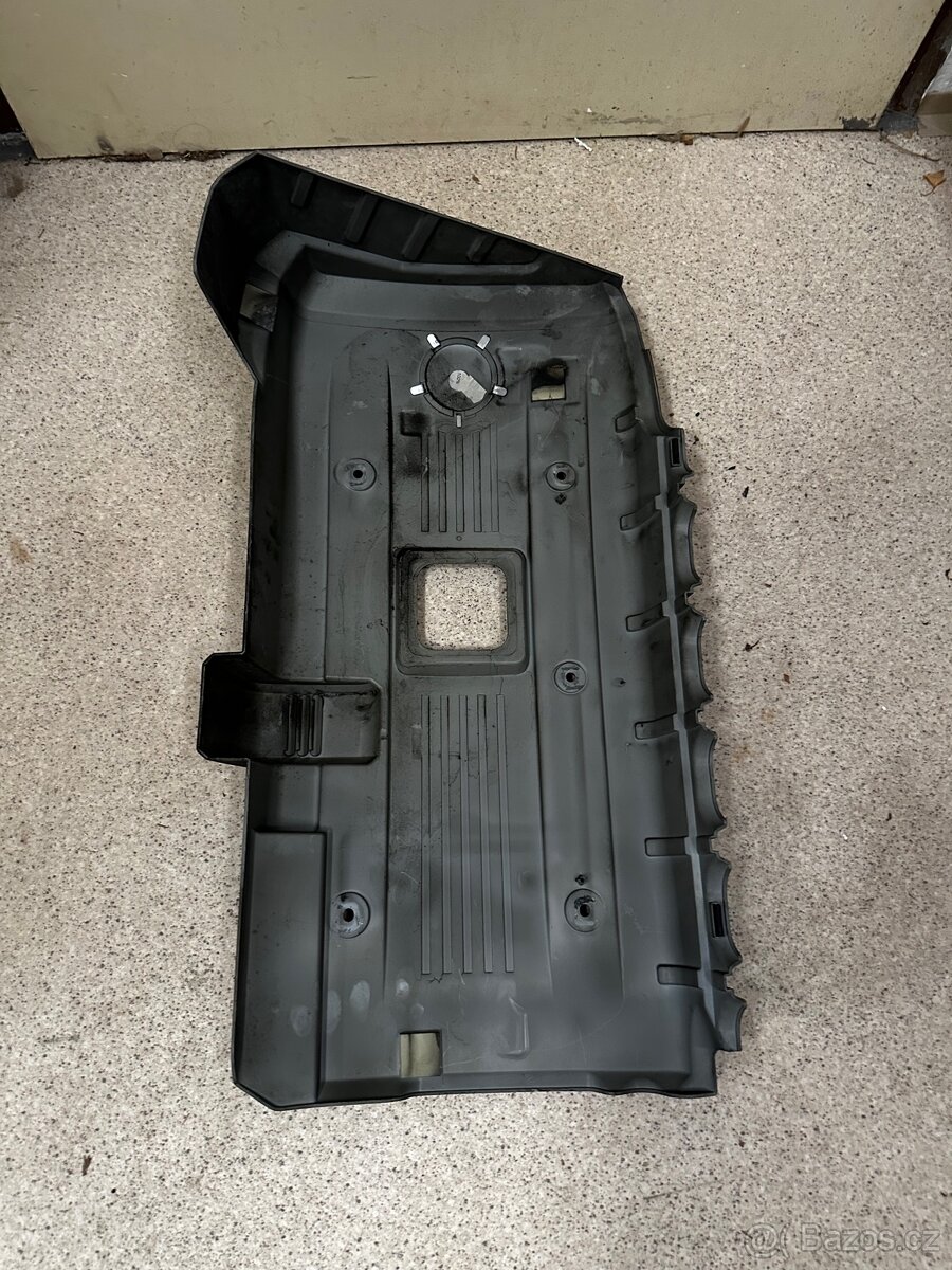 Kryt motoru BMW - 2