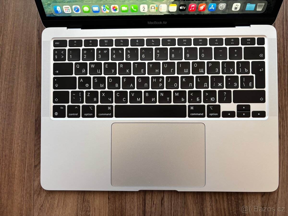 Macbook Air 13” 2020 M1 stříbrný TOP - 2