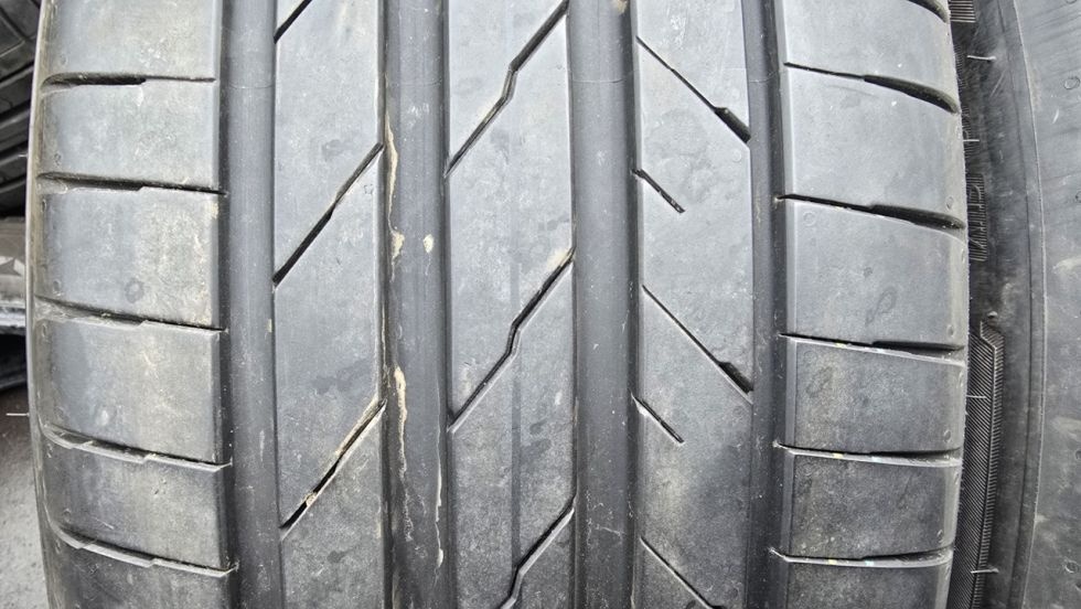 Letní pneu 235/45/20 Hankook - 2