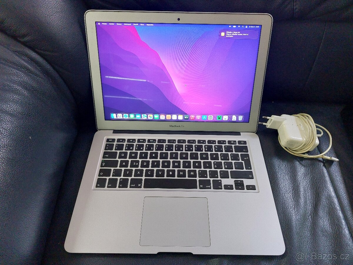 Apple MacBook Air A1466 8/121 GB,dvoujádrový Intel Corei5 - 2