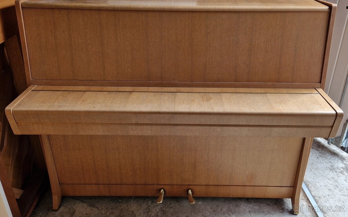 Piano Petrof K114 - 2