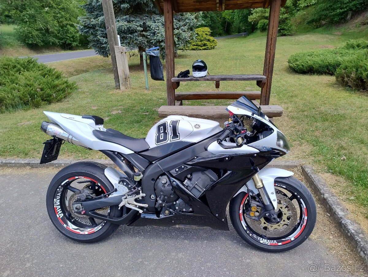 Yamaha R1 - 2