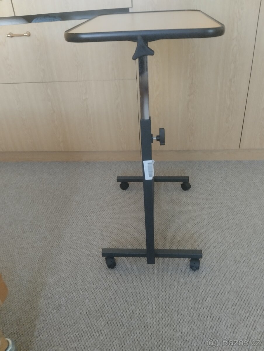 Stolek pro seniory k postely - 2