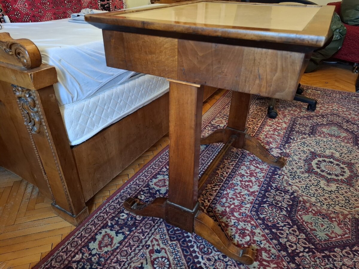 Stolek ve stylu Biedermeier - 2