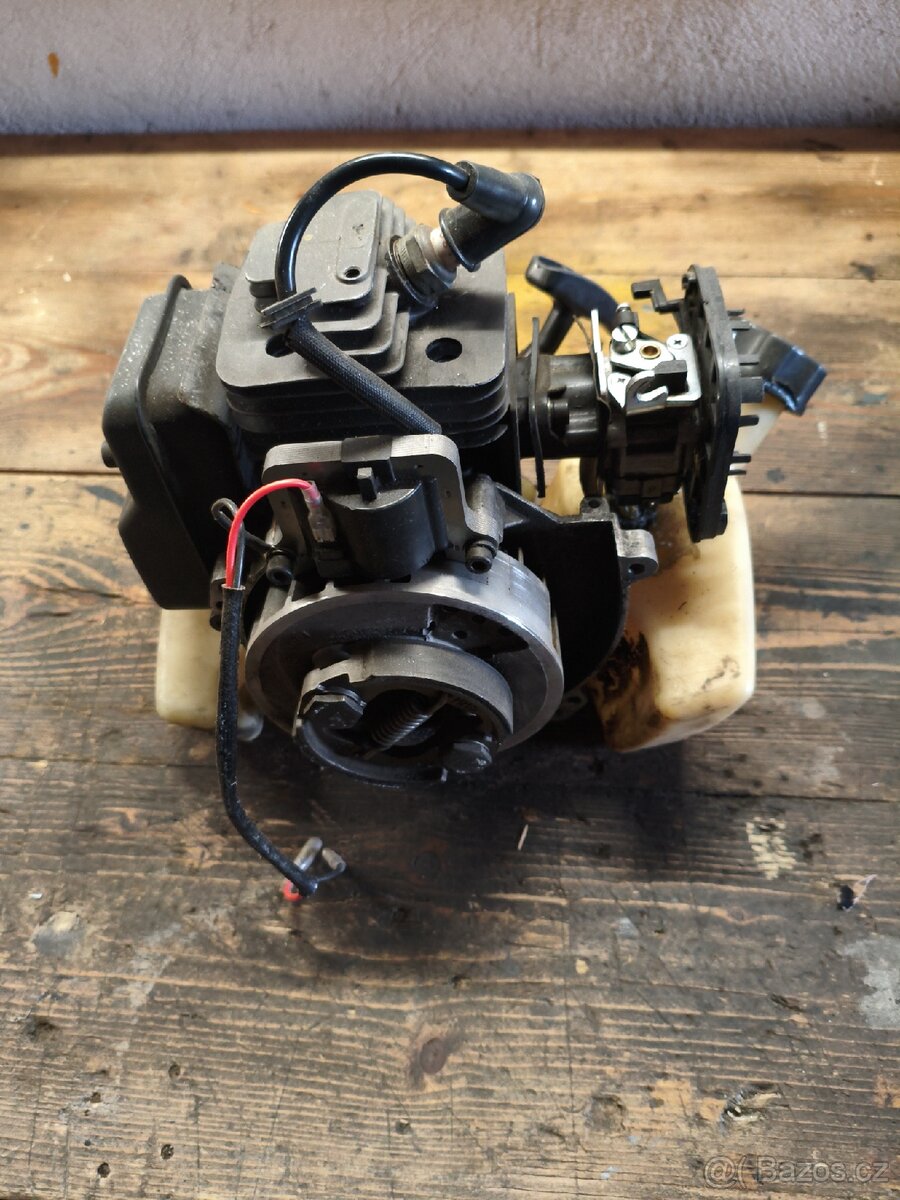 Motor křovinořezu - 2