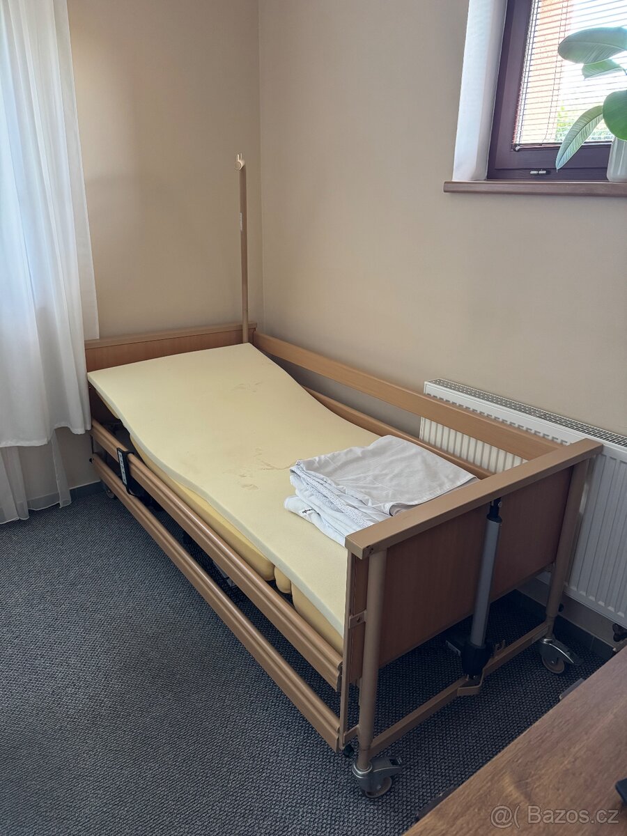Nemocniční postel - 2