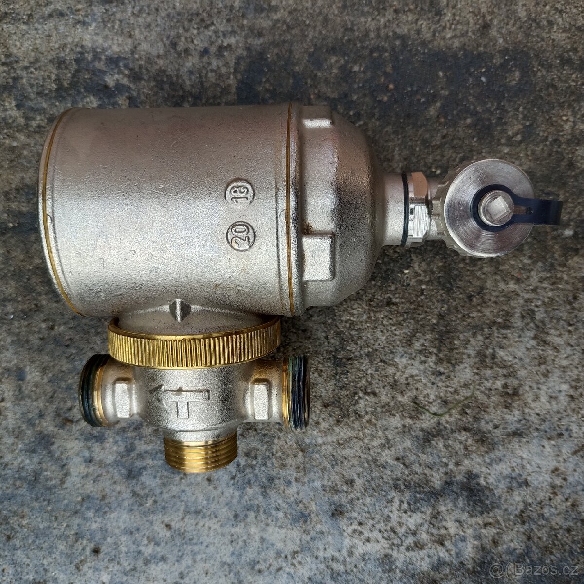 Giacomini magnetický filtr na topení. - 2