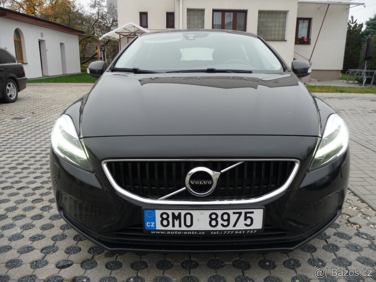 AKCE Volvo V40 D3 150k.s Momentum Automat po 1.majiteli - 2