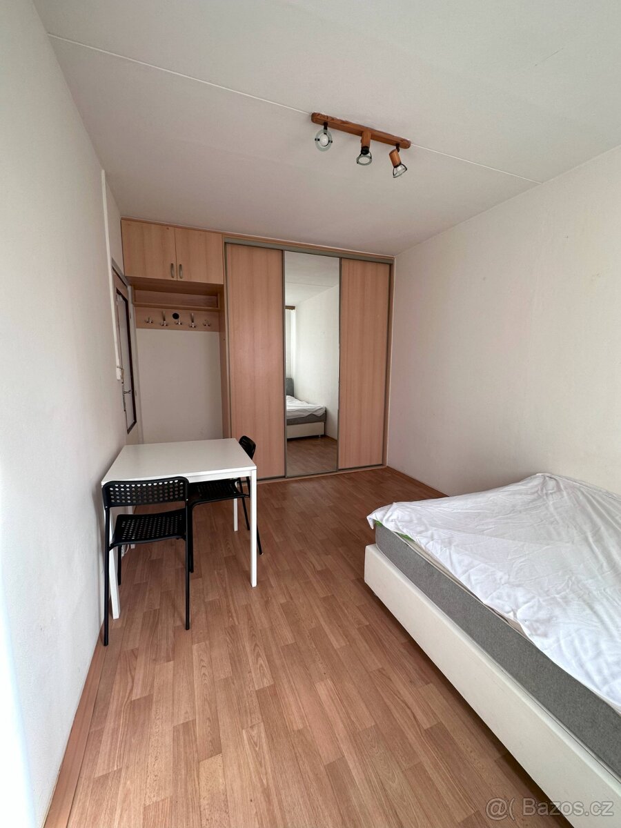 Pronájem — pokoj s trvalým pobytem pro pár na Hájích - 2