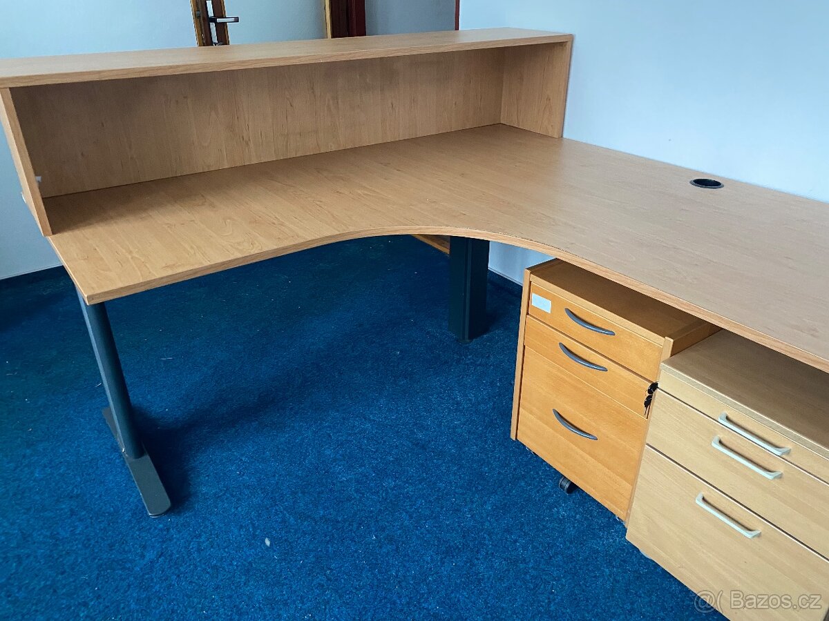 Kancelářský stůl s komodou - 2