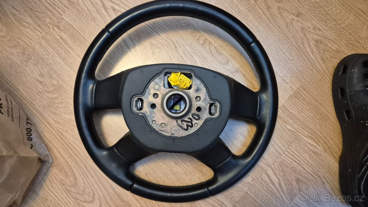 KOŽENÝ MULTIFUNKČNÍ VOLANT ŠKODA OCTAVIA 2 - 2