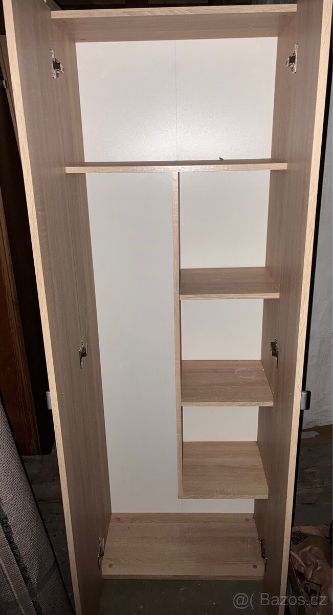 Skříňka s policemi - 2