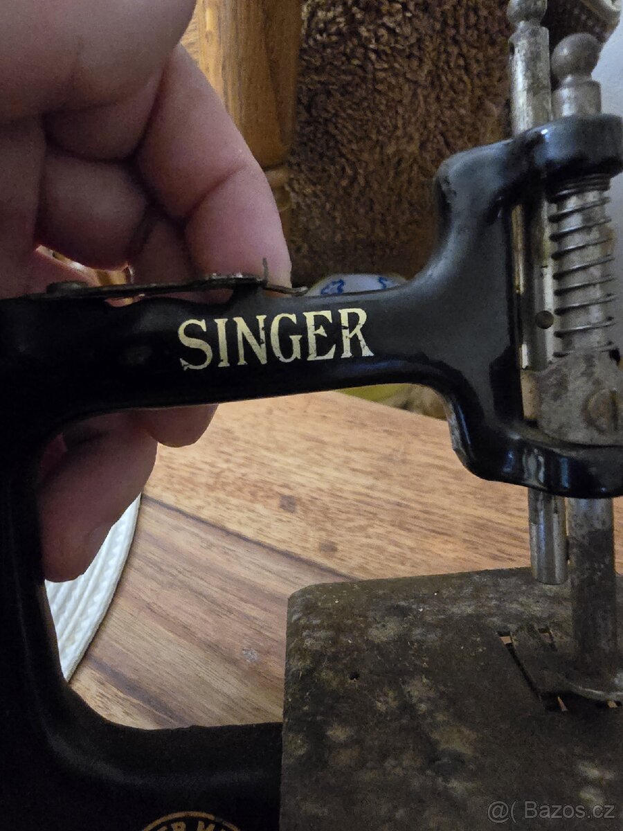 DĚTSKÝ MALÝ ŠICÍ STROJ SINGER - 2