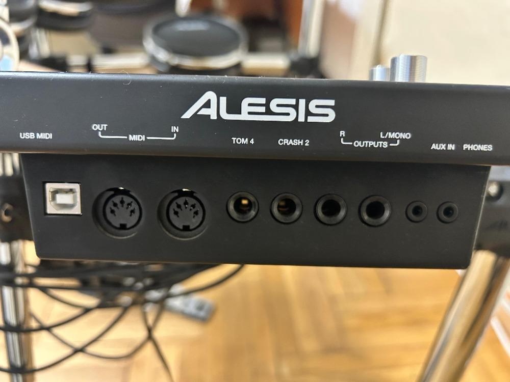 Prodám elektronickou bicí soupravu Alesis Command Mesh Kit - 2