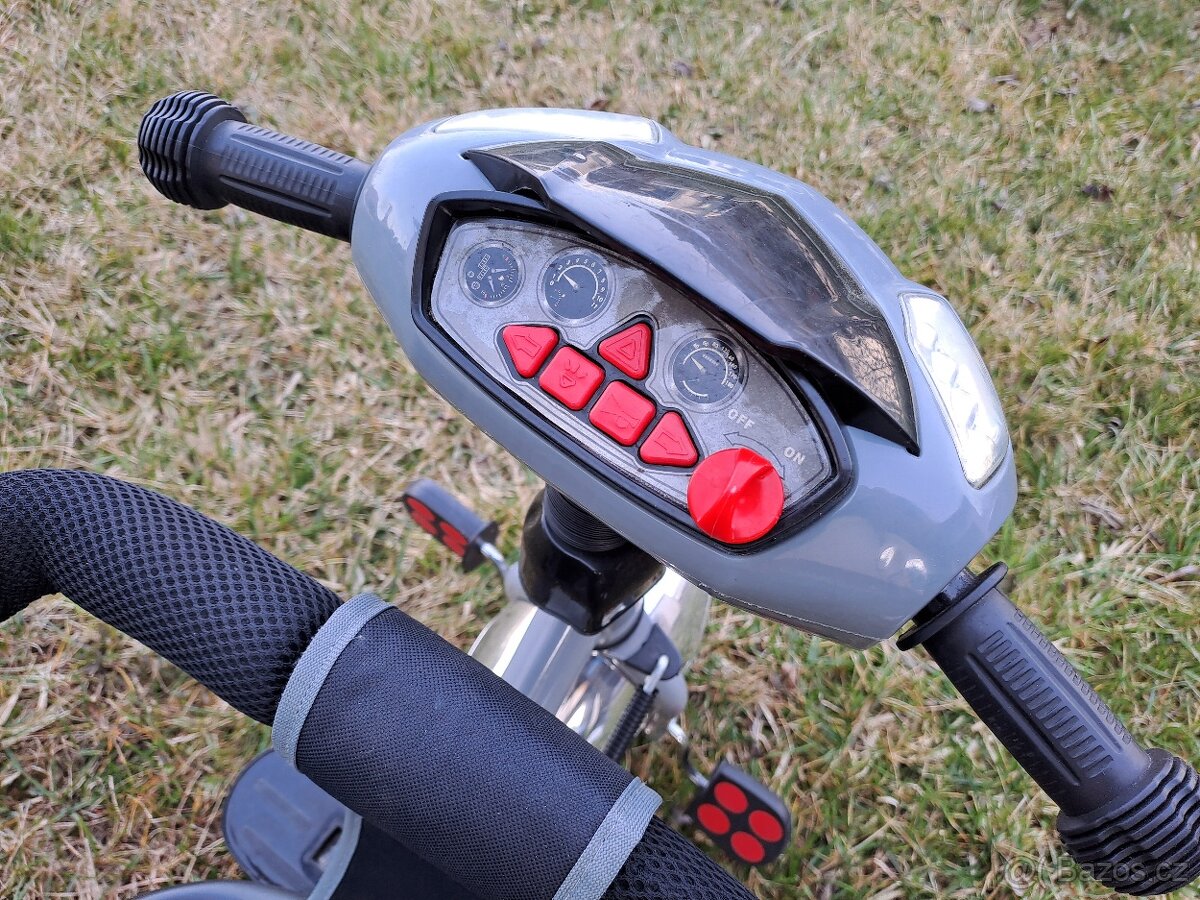 Tříkolka, kočárek - 2