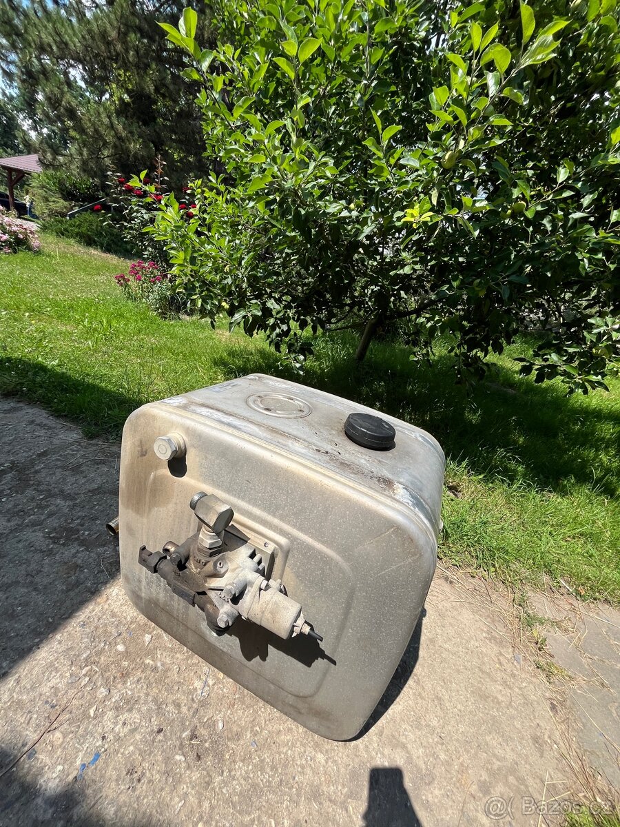 Hydraulická nádrž 200l - 2