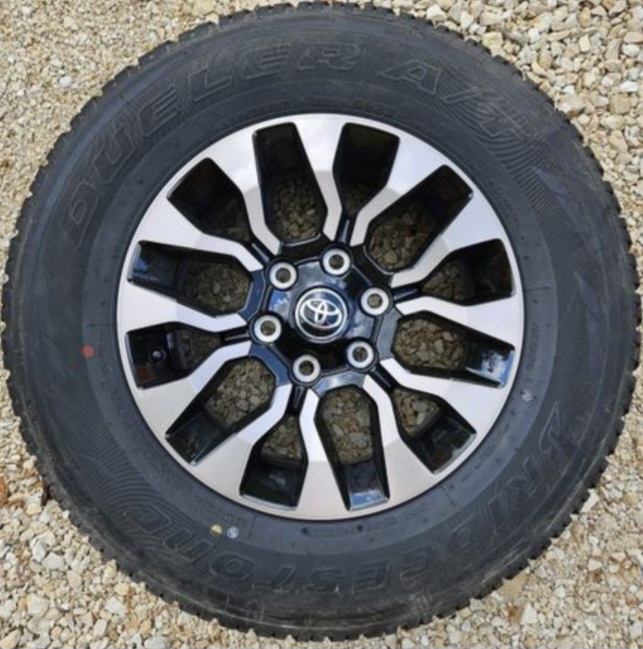 alu kola TOYOTA Hilux  (rezervace)