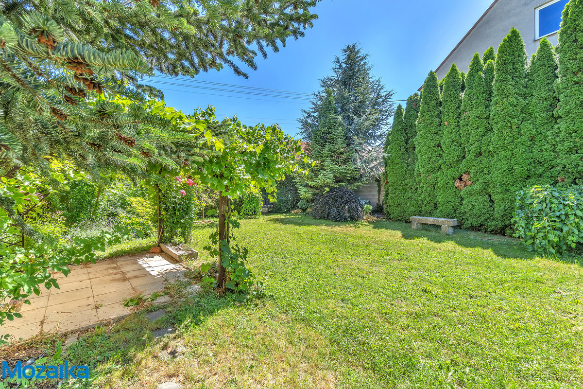 Rodinný dům s garáží a nádhernou zahradou Křepice u Hustopeč - 2