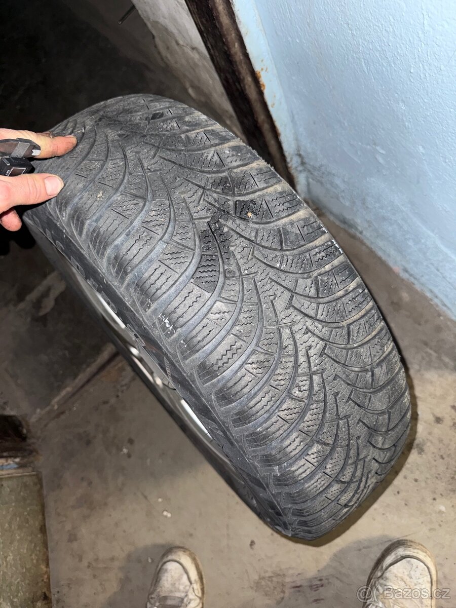 Original Skoda Octavia disky + zimní pneu - 2