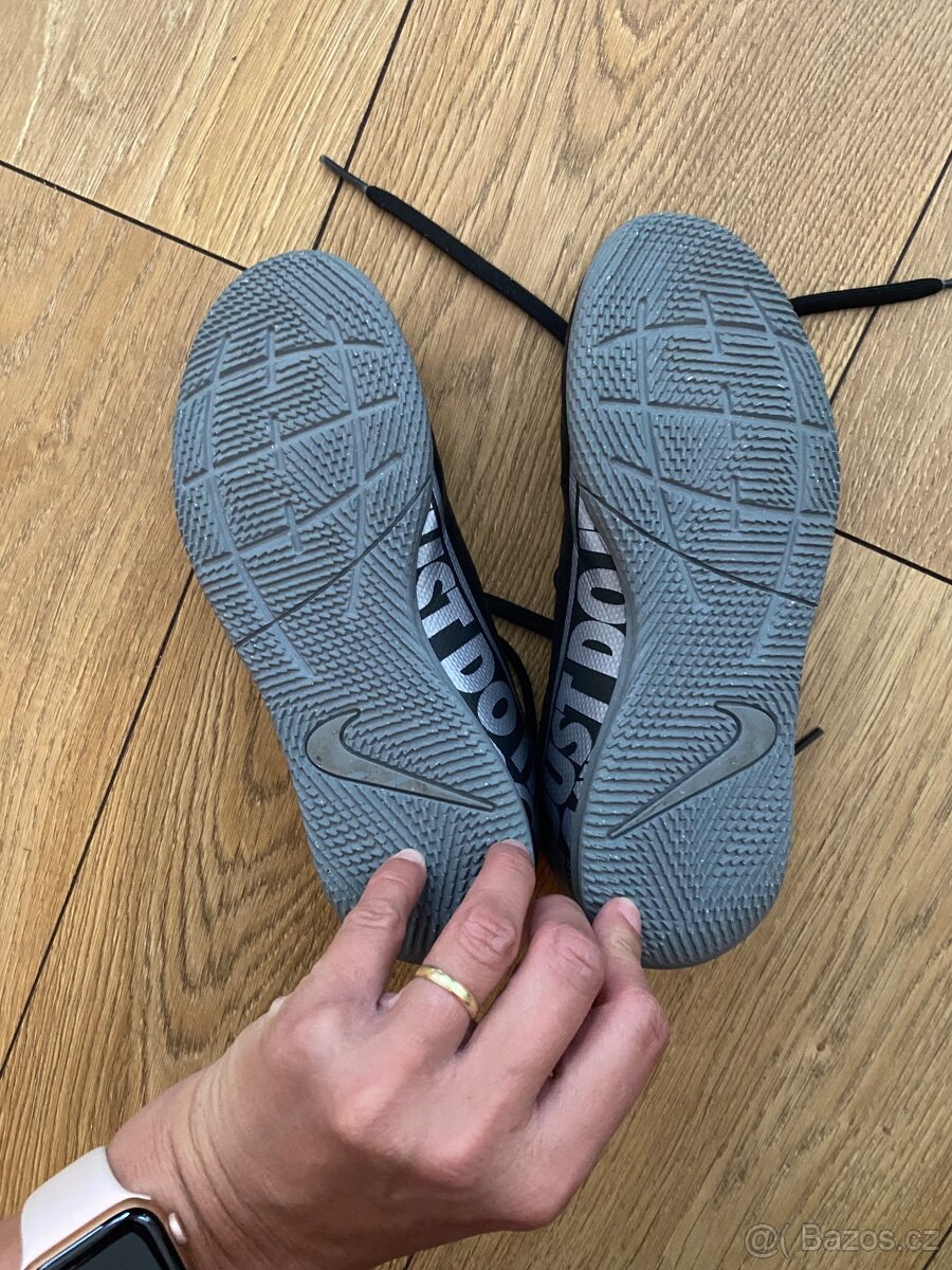 Sálovky Nike , vel.36.5 - 2