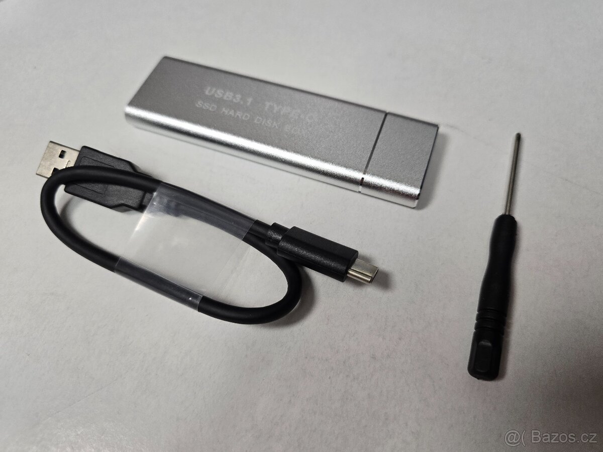 USB adaptér pro M.2 NVME SSD šedý nový - 2