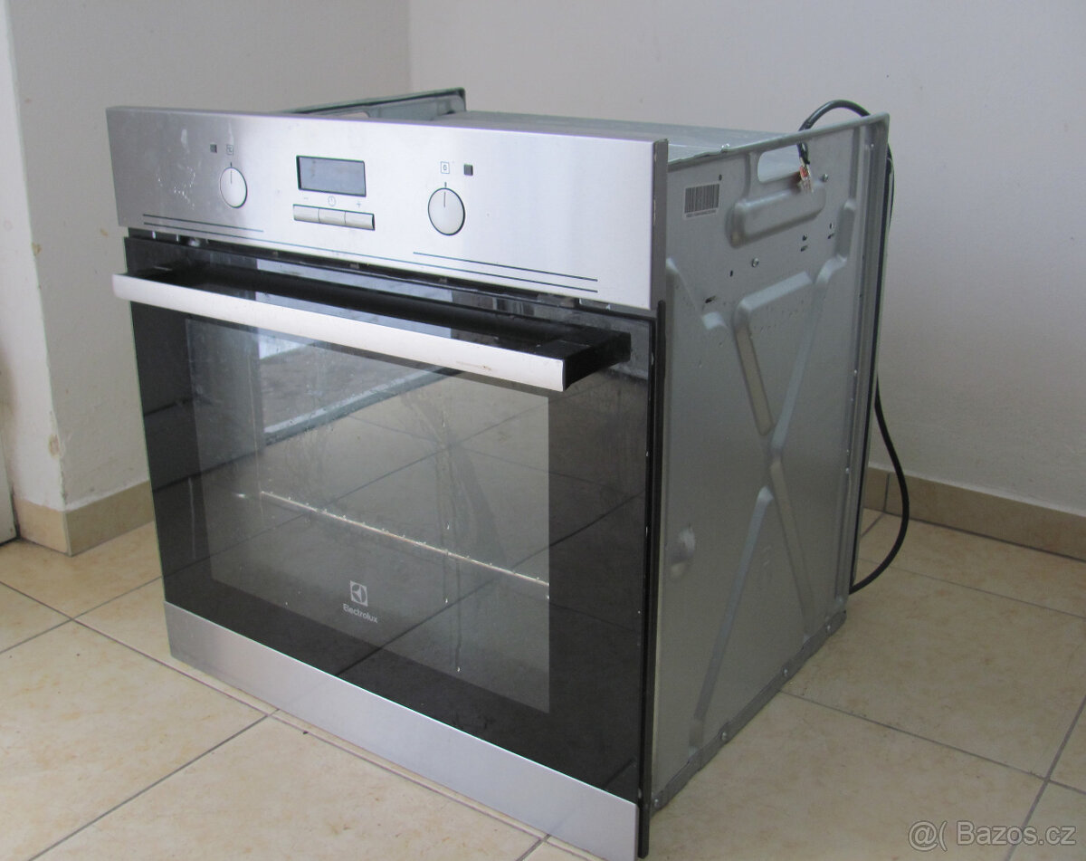 MULTIFUNKČNÍ VESTAVNÁ TROUBA ELECTROLUX - GRIL - 2