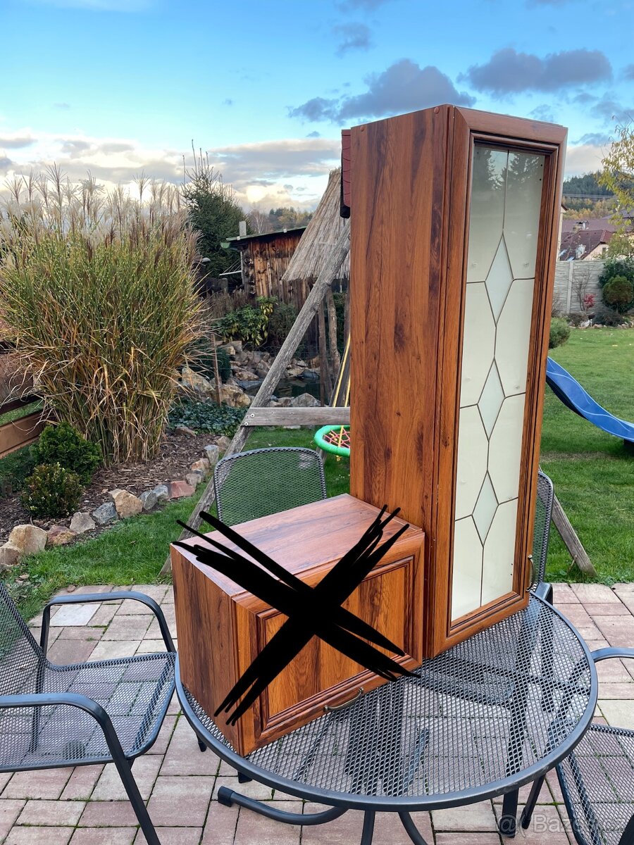 Skříňka s policemi - 2