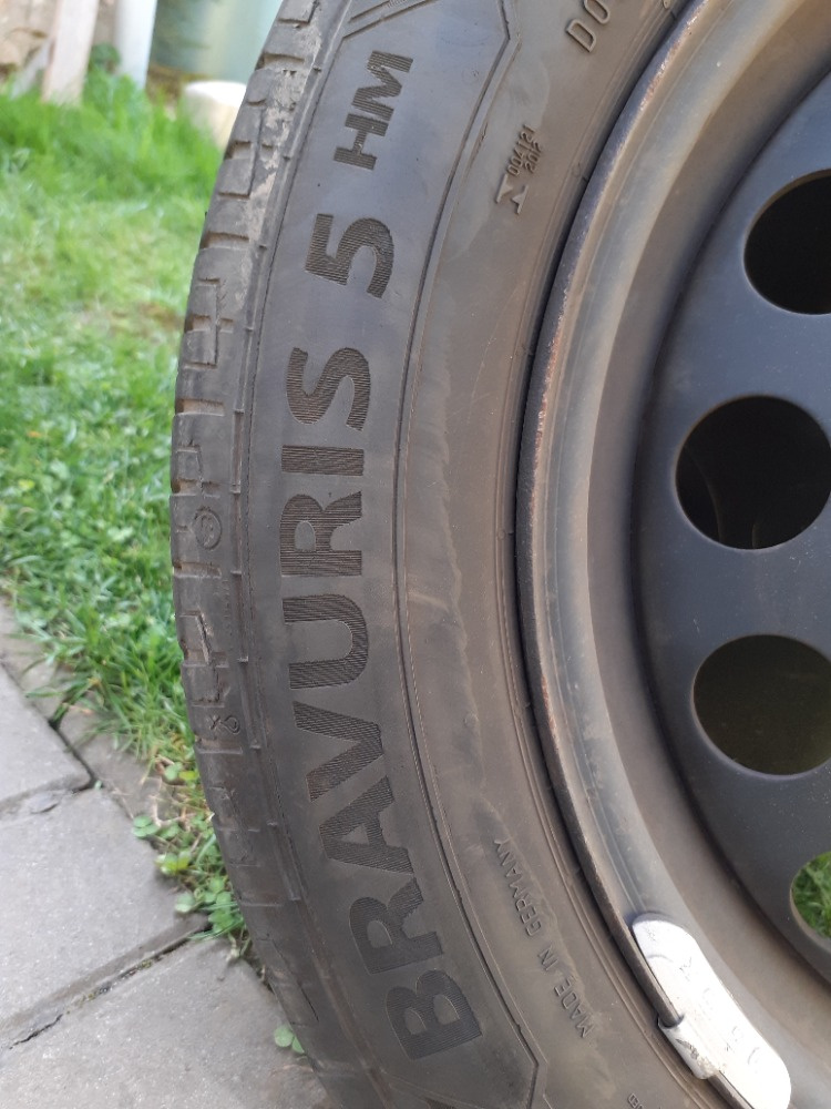 Sada plechových disků + pneu z vozidla VW Bora (2002) - 2