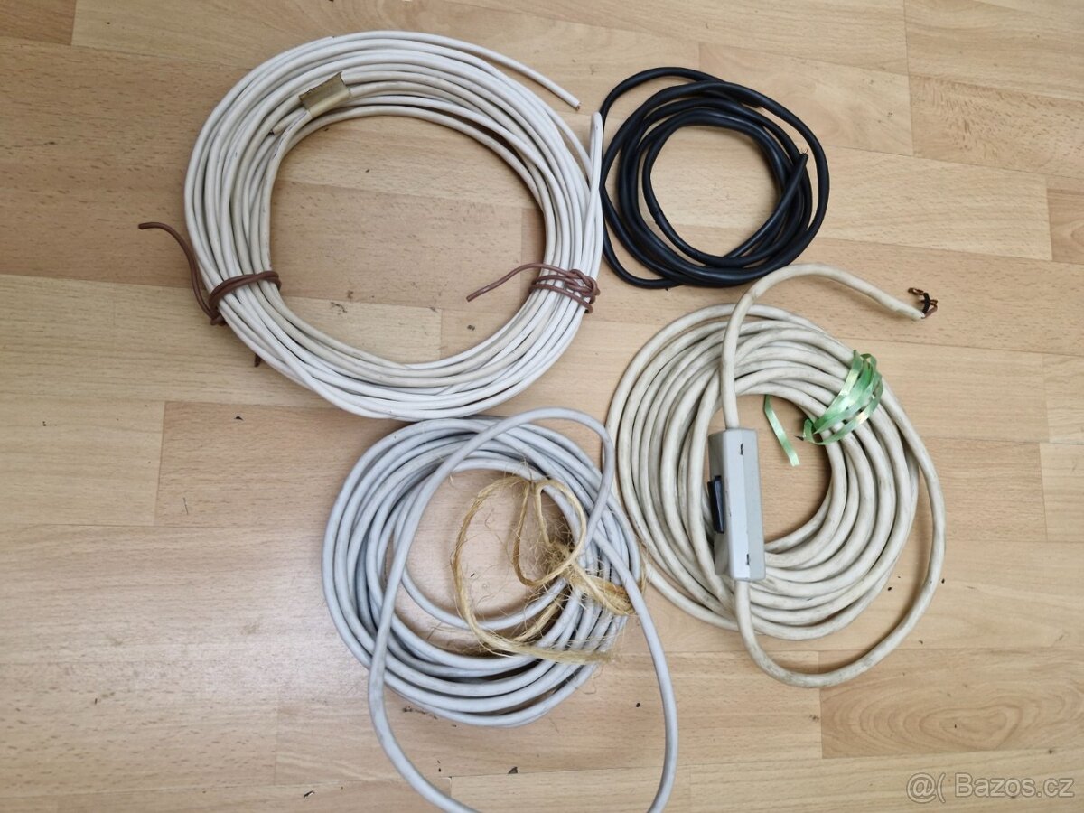 Hadice od pračky + kabely elektro a internet - 2