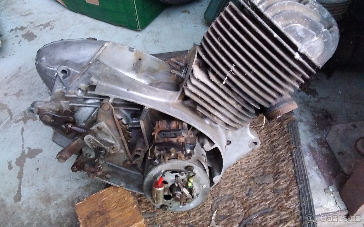 Motor Jawa 250,353 - 2