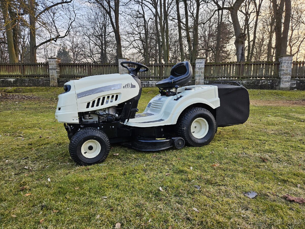 Zahradní traktor MTD DL 92T - 2