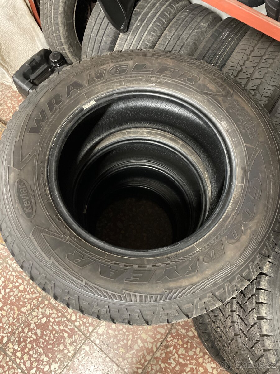 Pneu 255/65 R17 - 2