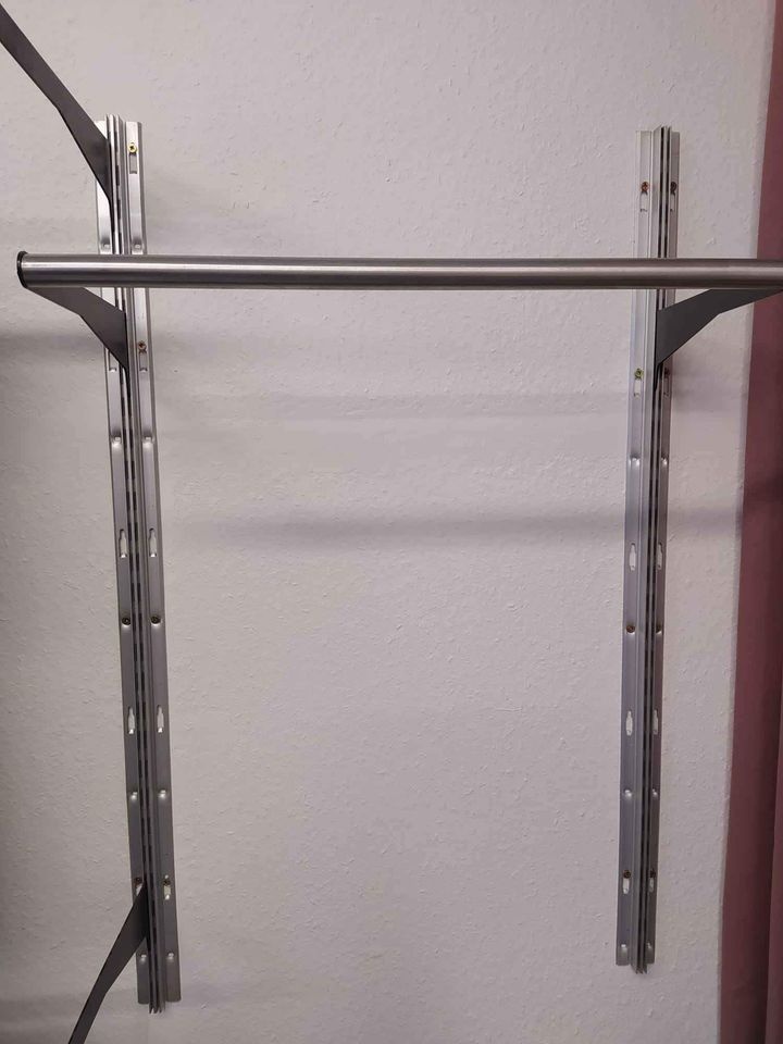 Nástěnný věšák na ramínka - 2