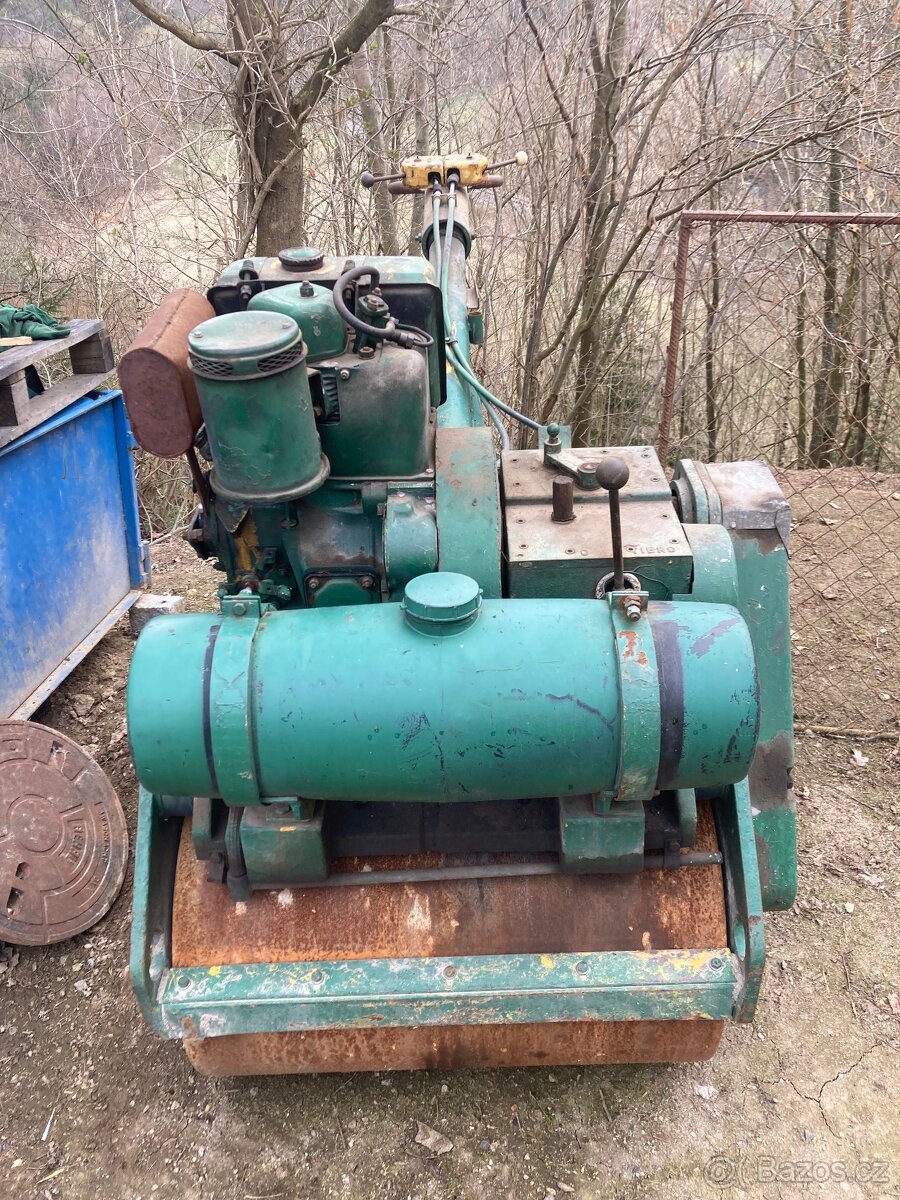 Vibrační válec Stavostroj - 2
