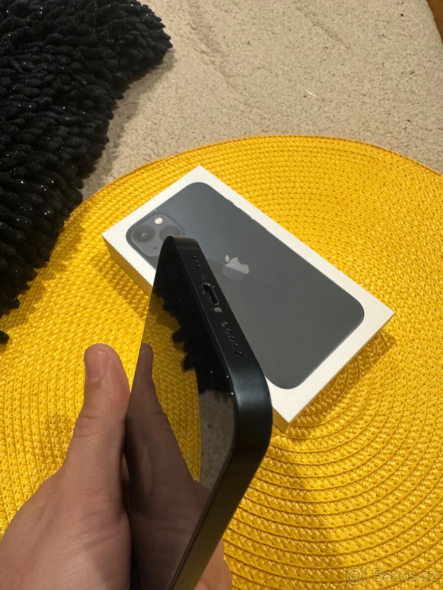 IPhone 13 jako nový - 2