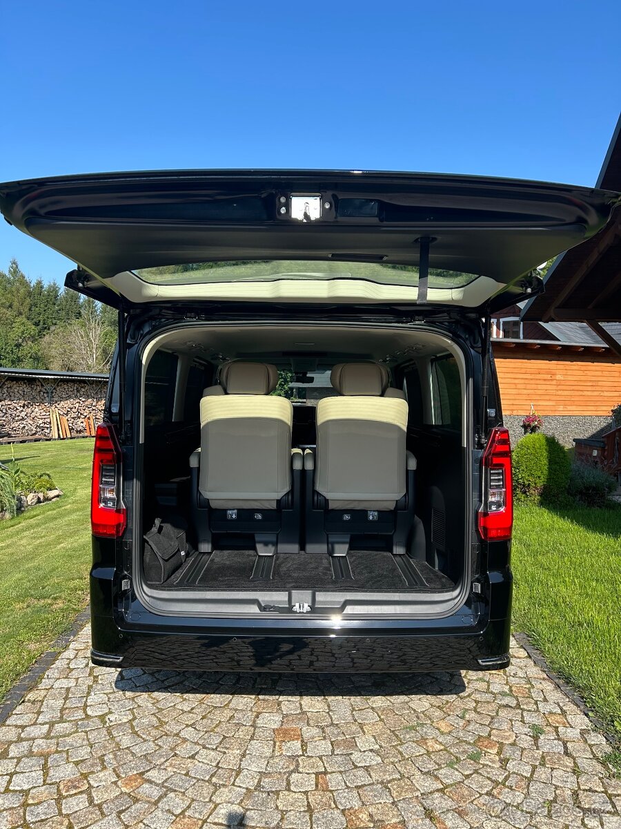 Toyota Granvia Premium